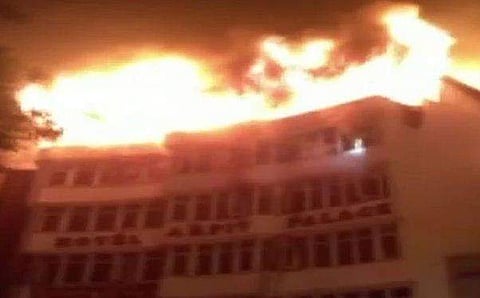 ഡല്‍ഹി ഹോട്ടല്‍ തീപിടുത്തം : കാണാതായ രണ്ട് മലയാളികളും മരിച്ചു ; മരിച്ചവരുടെ കുടുംബത്തിന് അഞ്ചുലക്ഷം രൂപ ധനസഹായം