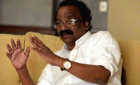 മന്നത്തു പത്മനാഭനെ ആരും കക്ഷത്തില്‍ വെച്ചു നടക്കേണ്ട : മന്ത്രി എ കെ ബാലന്‍