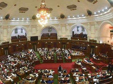 'പത്തുലക്ഷം പോയേ.., ആത്മഹത്യയല്ലാതെ മാര്‍ഗമില്ല'; നിയമസഭയില്‍ പൊട്ടിക്കരഞ്ഞ് എംഎല്‍എ 