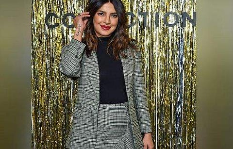 പ്രിയങ്കാ ചോപ്ര ഗര്‍ഭിണിയാണോ? ആ രഹസ്യം ഈ ചിത്രങ്ങള്‍ പറയും 