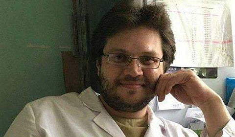 സഹപാഠിയെ വെട്ടിനുറുക്കി കൊന്ന് രക്തം കുടിച്ചു ; വ്യാജഡോക്ടര്‍ പത്തുവര്‍ഷത്തിന് ശേഷം പിടിയില്‍