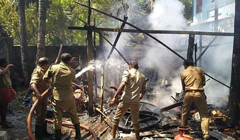 ട്രാൻസ്ഫോമറിൽ നിന്ന് തീയെന്ന് സംശയം; വീട് കത്തി നശിച്ചു