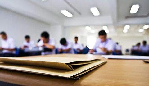 എസ്എസ്എല്‍ സി ഉത്തരക്കടലാസ് റോഡരികില്‍ വീണ സംഭവം; ജീവനക്കാരന് സസ്‌പെന്‍ഷന്‍