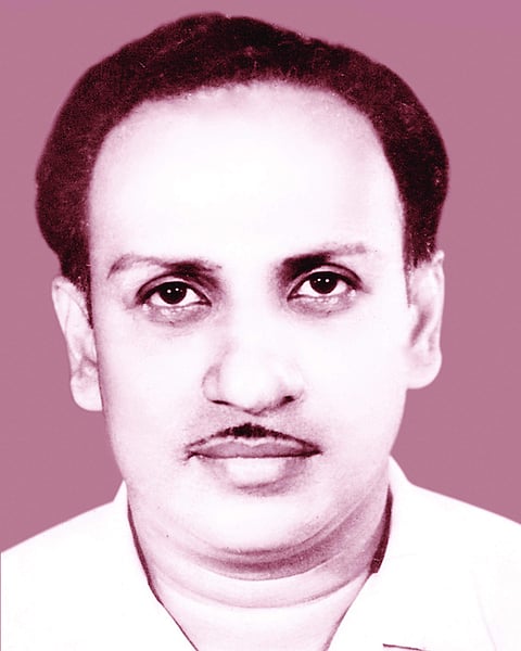 മക്കള്‍ തിലകം പുരട്ചി തലൈവരെ കളത്തില്‍ തളച്ച കഥ!    