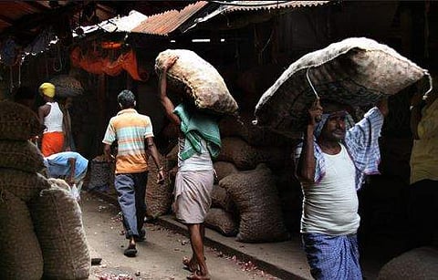 ദിവസ വേതനം മിനിമം 375 രൂപയായി വര്‍ധിപ്പിക്കണം; സത്പദി കമ്മീഷന്‍ റിപ്പോര്‍ട്ട് കേന്ദ്രസര്‍ക്കാരിന് 