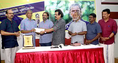 'വികസനത്തെക്കുറിച്ചുള്ള വായ്ത്താരികളല്ല, മറിച്ച് നിലനില്‍പ്പിന്റെ മാനിഫെസ്റ്റോയ്ക്കായുള്ള നിര്‍ദേശങ്ങള്‍'