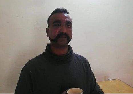 'എനിക്കത് നിങ്ങളോട് വെളിപ്പെടുത്താനാവില്ല'; പാക് തടവിലും നിശ്ചയദാര്‍ഡ്യത്തോടെ അഭിനന്ദന്‍, സല്യൂട്ടടിച്ച് രാജ്യം