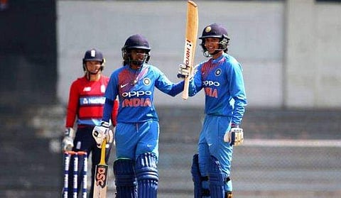 മന്ദാന പോയാല്‍ തകരുന്ന ഇന്ത്യ; അഞ്ച് വിക്കറ്റ് വീണത് 15 റണ്‍സിന് ഇടയില്‍, ഇംഗ്ലണ്ട് ചുരുട്ടിക്കെട്ടുന്നു