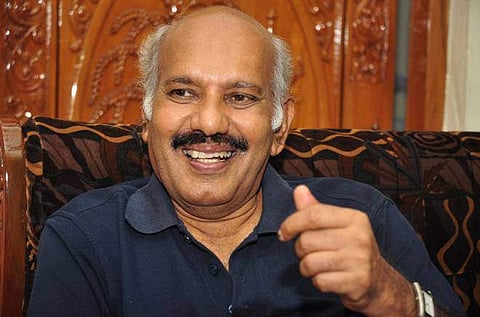 മതിലുകള്‍...മതിലുകള്‍!: സേതു എഴുതുന്നു