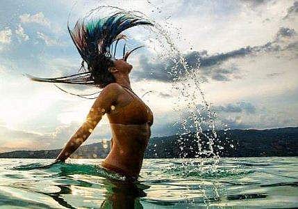 ഇന്‍സ്റ്റഗ്രാമില്‍ കത്രീനയുടെ ബിക്കിനി 'ബോംബ്';  'മതിയാക്കു'വെന്ന് ദീപിക പദുക്കോണ്‍; സോഷ്യല്‍ മീഡിയയില്‍ വാക്‌പോര്