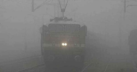 പരശുറാം എക്‌സ്പ്രസിനെ 'പൊടി' വിഴുങ്ങി; യാത്രക്കാര്‍ ബഹളം വെച്ചു; വേഗം കുറച്ചു