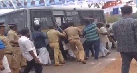 കുസാറ്റ് ഹോസ്റ്റലില്‍ വിദ്യാര്‍ത്ഥി സംഘര്‍ഷം; പൊലീസുകാര്‍ക്ക് നേരെ കുപ്പിയേറ്, എസ്എഫ്‌ഐ നേതാക്കള്‍ അടക്കം 47 വിദ്യാര്‍ത്ഥികള്‍ കസ്റ്റഡിയില്‍