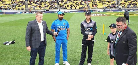 വെല്ലിങ്ടണ്‍ ട്വന്റി20; കീവീസിന് ബാറ്റിങ്, മൂന്ന് ഓള്‍ റൗണ്ടര്‍മാരുമായി ഇന്ത്യ 