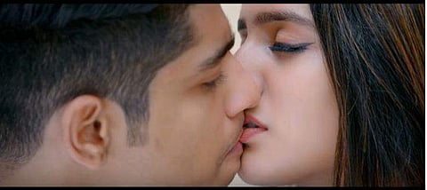 ഇതെന്ത് ലിപ് ലോക്ക്!; പ്രിയയെ വിടാതെ ട്രോളന്‍മാര്‍, യൂട്യൂബില്‍ ഡിസ്‌ലൈക് പെരുമഴ