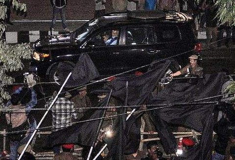 പ്രധാനമന്ത്രിക്കുനേരെ കരിങ്കൊടി ; ​ഗോ ബാക്ക് വിളികളുമായി പ്രതിഷേധക്കാർ 