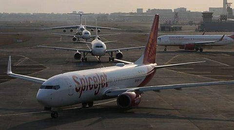 വിമാനയാത്ര ചെലവേറും; നിരക്ക് വര്‍ധിപ്പിക്കാതെ വേറെ വഴിയില്ലെന്ന് കമ്പനികള്‍