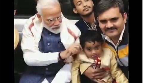 മെട്രോയില്‍ കുട്ടിയുടെ ചെവിക്ക് പിടിച്ച് മോദി; തട്ടിമാറ്റി കുഞ്ഞു വിരുതന്‍ ,വീഡിയോ വൈറല്‍