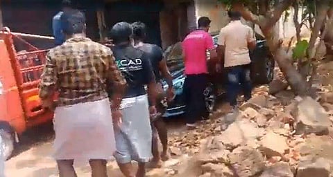 'നിങ്ങള്‍ കള്ളനാണെങ്കില്‍ ഞങ്ങള്‍ കള്ളന് കഞ്ഞിവെച്ചവര്‍; പിവി അന്‍വറുമായി ചര്‍ച്ച; കെപിസിസി അംഗത്തെ ലീഗ് പ്രവര്‍ത്തകര്‍ തടഞ്ഞു'