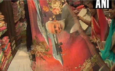 വ്യോമസേനയും യുദ്ധവിമാനവും മോദിയും സാരികളില്‍; വ്യോമാക്രമണത്തില്‍ മോടി പിടിപ്പിച്ച സാരികള്‍ക്ക് ആവശ്യക്കാരേറെ 