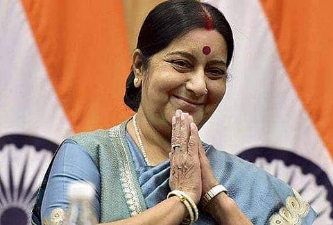 'എനിക്ക് എല്ലാ ഇംഗ്ലീഷും മനസിലാകും'; ഗ്രാമര്‍ പിശകുള്ള  ട്വീറ്റിനെ പരിഹസിച്ചയാള്‍ക്ക് സുഷമ സ്വരാജിന്റെ മറുപടി , അഭിനന്ദനവുമായി സോഷ്യല്‍ മീഡിയ