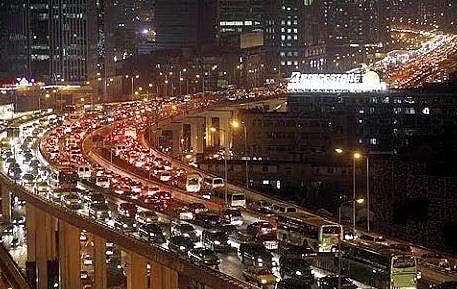 ബംഗളുരുവിലെ തെരുവ് വിളക്കുകള്‍ 'പണിമുടക്കി'ലേക്ക് ?  കരാറുകാര്‍ക്ക് കോര്‍പറേഷന്‍ നല്‍കാനുള്ളത് 32 കോടി രൂപ  