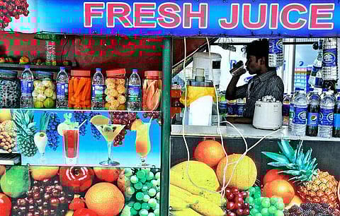 സര്‍ബത്തില്‍ ചീഞ്ഞ പഴവും തിളപ്പിക്കാത്ത പാലും; വഴിയോരത്തുനിന്ന് ശീതളപാനിയം കുടിക്കുമ്പോള്‍ സൂക്ഷിക്കണമെന്ന് കേരള പൊലീസ്