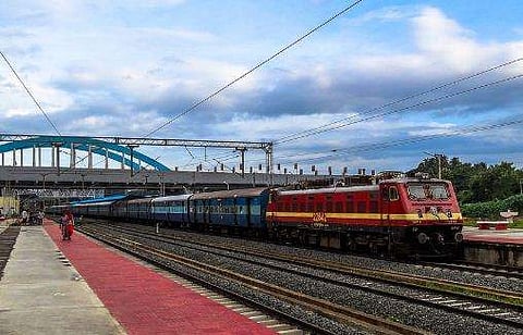 യാത്രക്കാരുടെ ശ്രദ്ധയ്ക്ക് ; അമൃത- രാജ്യറാണി എക്‌സ്പ്രസ് ഇന്ന് മുതല്‍ ഒരു മണിക്കൂര്‍ നേരത്തേ