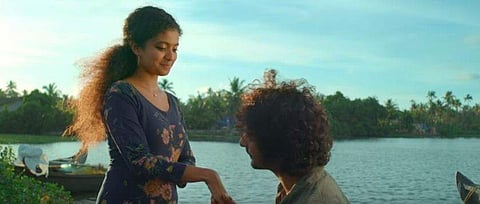 'ഊളയെ പ്രേമിച്ച പെണ്‍കുട്ടി' , കുമ്പളങ്ങിയിലെ പ്രൊപ്പോസല്‍ സീന്‍ വീഡിയോയും പുറത്തുവിട്ടു, ഹിറ്റ്