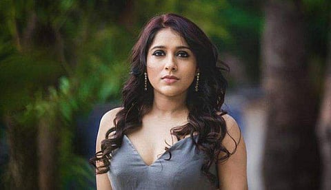 പുതിയ വണ്ടി വാങ്ങിയ ആവേശത്തില്‍ 'പറപ്പിച്ചു' ; നടിയുടെ കാറിടിച്ച് വഴിയാത്രക്കാരന് ഗുരുതര പരിക്ക്