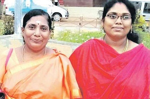 ഉദാഹരണം ശാന്തിലക്ഷ്മി: സര്‍ക്കാര്‍ ജോലിക്കിനി അമ്മയും മോളും ഒന്നിച്ച് പോകും