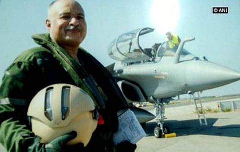 വ്യോമസേനയുടെ തലപ്പത്ത് വീണ്ടും മലയാളിത്തിളക്കം ; എയര്‍ മാര്‍ഷല്‍ രഘുനാഥ് നമ്പ്യാര്‍ വെസ്റ്റേണ്‍ എയര്‍ കമാന്‍ഡ് ചീഫായി ചുമതലേറ്റു