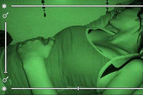 ഭർത്താവിനായി ന​ഗ്നത പകർത്തി ; നാട്ടുകാർ മുഴുവൻ കണ്ടു; ഞെട്ടലിൽ യുവതി