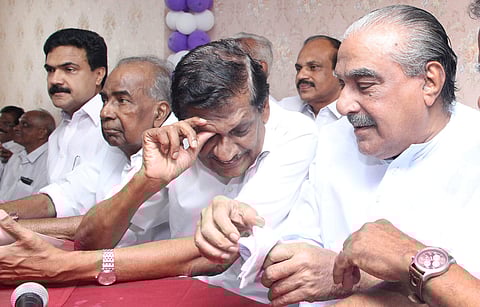 അടുക്കുന്തോറും അകലുന്നവര്‍