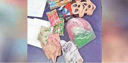 ബാഗില്‍ പടക്കം, മുഖംമൂടി, മൊബൈല്‍ ഫോണ്‍ ; അവസാനദിനം 'പൊളിച്ചടുക്കാന്‍' വിദ്യാര്‍ത്ഥികള്‍, ഞെട്ടല്‍; ഒടുവില്‍ പൊലീസ് സ്റ്റേഷനില്‍ 