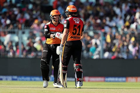 മിന്നൽ തുടക്കമിട്ട് ഹൈദരാബാദ്; വാർണർ അർധ സെഞ്ച്വറിയുമായി കുതിക്കുന്നു