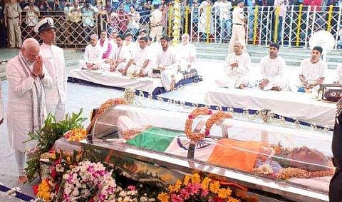 പരീക്കറുടെ മൃതദേഹം പൊതുദര്‍ശനത്തിന്‌ വച്ച സ്ഥലത്ത് ശുദ്ധികലശം ; വിവാദം പുകയുന്നു, അന്വേഷണത്തിന് ഉത്തരവ്