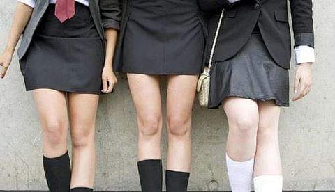 കുട്ടിപ്പാവാട ഇടരുത്, ആണ്‍കുട്ടികള്‍ക്കൊപ്പം ഇരിക്കരുത് ; മെഡിക്കല്‍ വിദ്യാര്‍ത്ഥിനികള്‍ക്ക് സര്‍ക്കുലറുമായി കോളെജ്, പ്രതിഷേധം വ്യാപകം