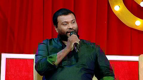 കലാകാരന്‍മാരെ നിശ്ചയിക്കുന്നത് കുലവും സൗന്ദര്യവും സമ്പത്തും നോക്കി: പ്രതിഷേധക്കുറിപ്പ്, വൈറല്‍