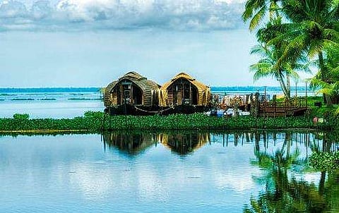 കുട്ടനാടിന്റെ ദൃശ്യങ്ങൾ ഡ്രോൺ ക്യാമറയിൽ പകർത്തി; വിനോദ സഞ്ചാരികൾക്ക് പിഴ