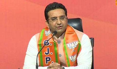 പേടിയാണെങ്കിൽ 'പെറ്റിക്കോട്ട്' ഇട്ടുവരൂ ; ചാനൽ ചർച്ചക്കിടെ ലൈം​ഗിക പരാമർശം ; ബിജെപി നേതാവിനെതിരെ പ്രതിഷേധം 