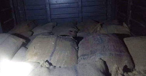 മിനി ലോറിയിൽ 1000 കിലോ സ്ഫോടക വസ്തുക്കൾ കടത്താൻ ശ്രമം; രണ്ടുപേർ അറസ്റ്റിൽ