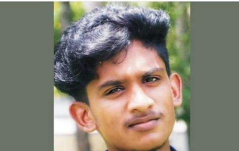 അനുവാദമില്ലാത്ത ഇടവഴിയിലുടെ ഓടിച്ചു; കെഎസ്ആർടിസി ബസിടിച്ച് വിദ്യാർത്ഥി മരിച്ചു