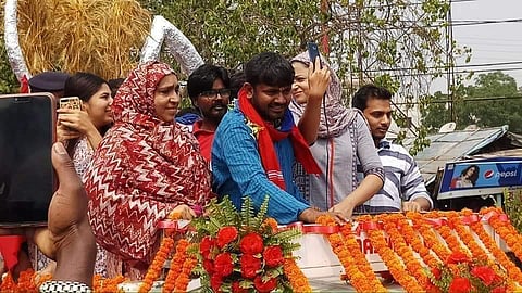 'എനിക്കുറപ്പുണ്ട്, അവന്‍ പാര്‍ലമെന്റിലെത്തിയാല്‍ എന്റെ മകന്റെ വിഷയം ഉയര്‍ത്തിക്കാട്ടും';  നോമിനേഷന്‍ നല്‍കാന്‍ കനയ്യയ്‌ക്കൊപ്പം നജീബിന്റെ ഉമ്മയും