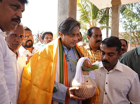 ഹൈക്കമാന്റ് വിരട്ടി; ശശി തരൂരിന്റെ പ്രചാരണത്തിൽ സജീവമാകാൻ നിർദ്ദേശം