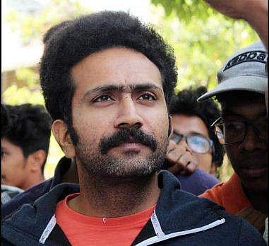 'നീ എനിക്കിട്ട് ഒണ്ടാക്കാൻ വരല്ലേ...' ; മോഹൻലാൽ ആരാധകനോട് കലിപ്പിച്ച് നടൻ ഷൈൻ ടോം ചാക്കോ