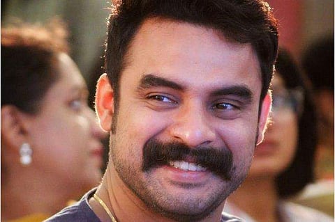 'സന്തോഷത്തിനും ദു:ഖത്തിനുമിടയിലെ നിമിഷം'; വീഡിയോ പങ്കിട്ട് ടൊവിനോ