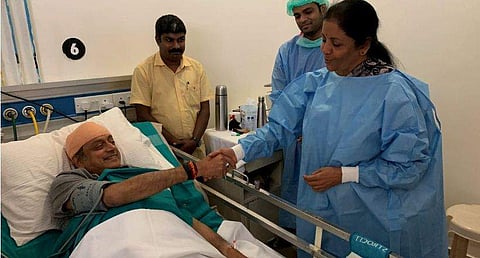 ആത്മവീര്യം കൈവിടരുതെന്ന് സി ദിവാകരന്‍; ദൃഡനിശ്ചയത്തോടെ തിരിച്ചെത്തുമെന്ന് തരൂര്‍; ആശുപത്രിയിലെത്തി നിര്‍മ്മല സീതാരാമന്‍