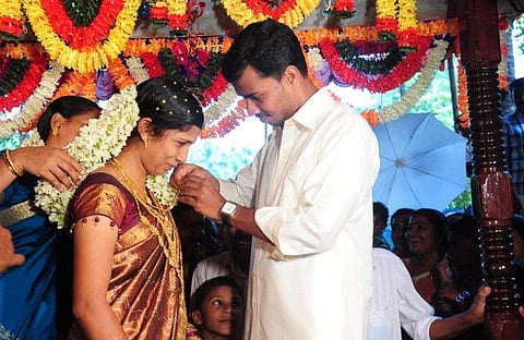 'ലിനി, ഇന്ന് നീ മാലാഖയാണ്, ഓര്‍മ്മയില്‍ ഒരിക്കലും മരിക്കാത്ത സുന്ദര നിമിഷങ്ങള്‍' ; കണ്ണ് നിറയ്ക്കും സജീഷിന്റെ ഈ കുറിപ്പ്