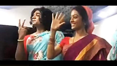 സാരിയുടുത്ത് നൃത്തം ചെയ്ത് വിജയ്‌സേതുപതി, കൂടെ ഗായത്രിയും; സൂപ്പര്‍ ഡീലക്‌സ് ലൊക്കേഷന്‍ ചിത്രങ്ങള്‍ പുറത്ത് 