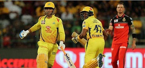 'വേണ്ട റണ്‍സും, കയ്യിലുള്ള പന്തും നോക്കും, എത്ര സിക്‌സ് അടിച്ചാല്‍ ജയിക്കും എന്നാണ് പിന്നെ ധോനി കണക്കു കൂട്ടുക'